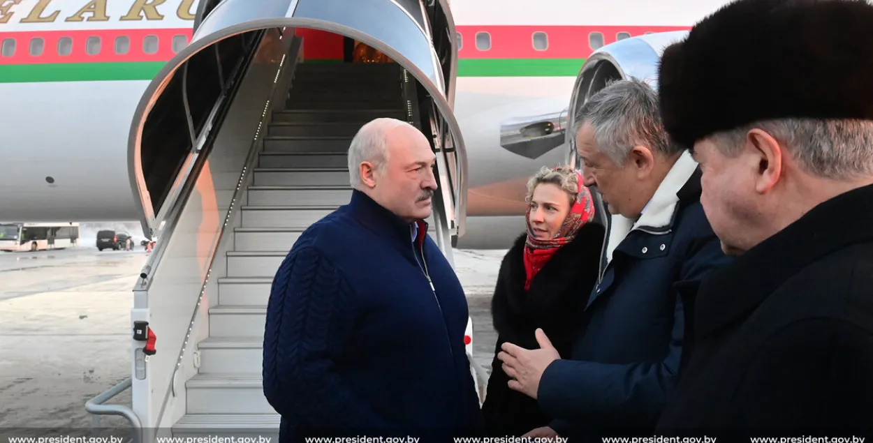 У Расіі пажартавалі з таго, што Лукашэнка быў без курткі і з сынам Мікалаем