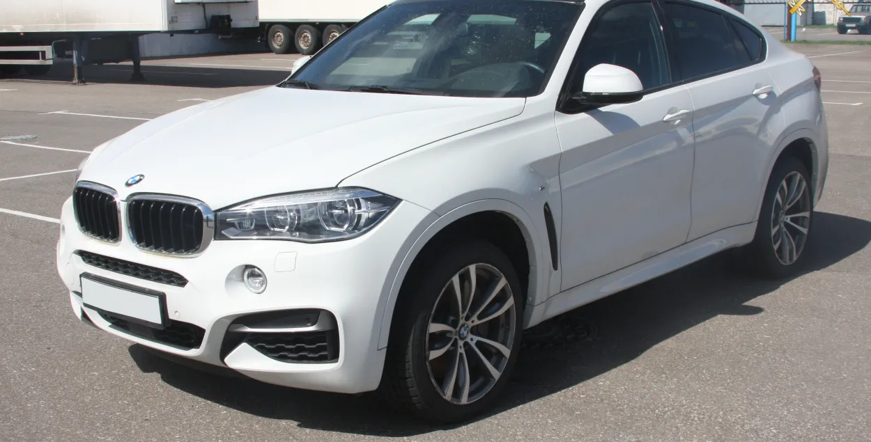 Гродзенскія мытнікі выявілі BMW-X6, скрадзены ў Еўрасаюзе