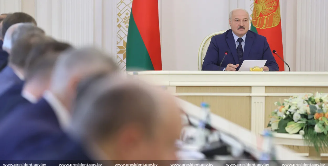 Лукашенко собирается запретить импорт и транзит немецкой продукции