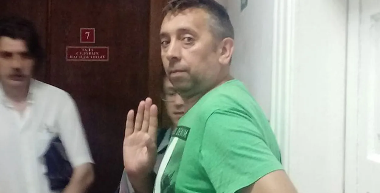 Суд на брэсцкім блогерам Сяргеем Пятрухіным перанеслі на 1 жніўня