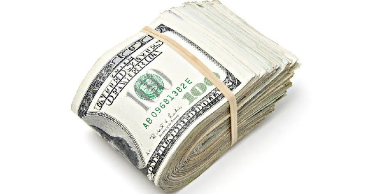 У верасні беларусы прадалі валюты на $222 млн больш, чым купілі