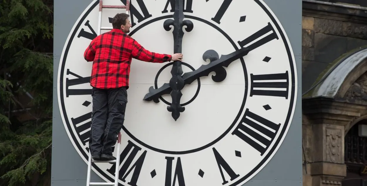В Беларуси часы не переводят уже более десяти лет / dpa
