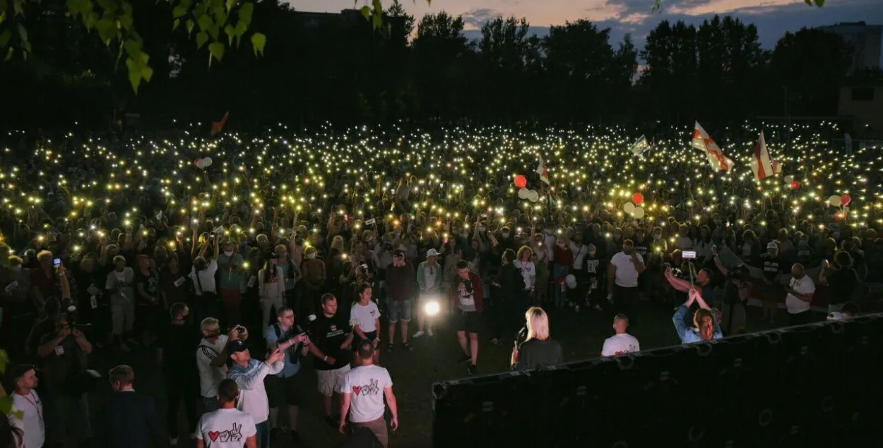 Ціханоўская і "баявыя сяброўкі" сабралі стадыён у Бабруйску: фота месяца