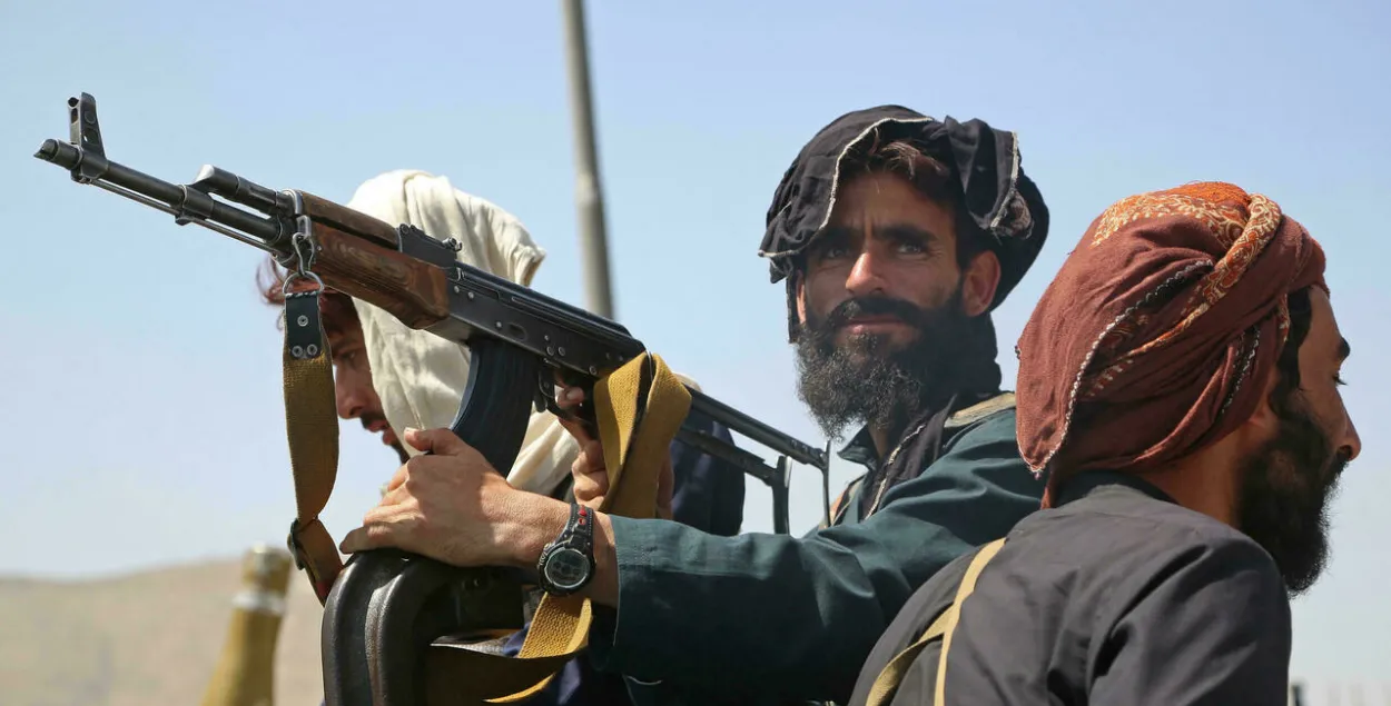 Талибы зачистили аэропорт Кабула — впереди шел знаменосец
