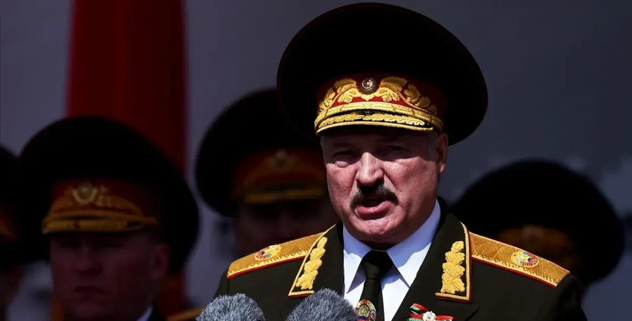 Александр Лукашенко в военной форме / Лукашэнка ў вайсковай форме