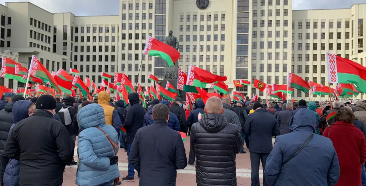 Явка 100% — власти собирают митинг в поддержку Лукашенко