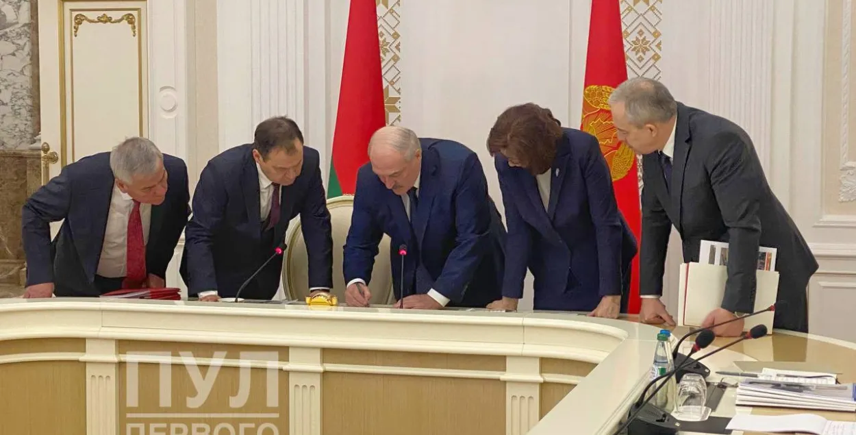 Обещанного три года ждут: как в Беларуси Конституцию (не) меняли 