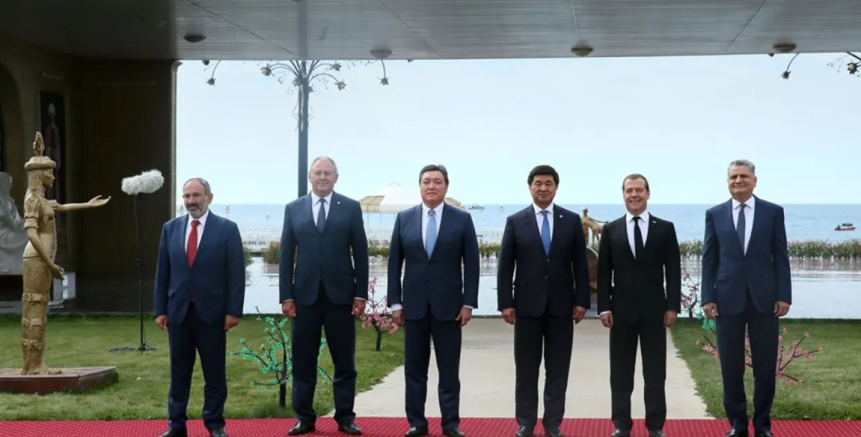 Белорусский премьер Сергей Румас второй слева​ / twitter.com/MedvedevRussia