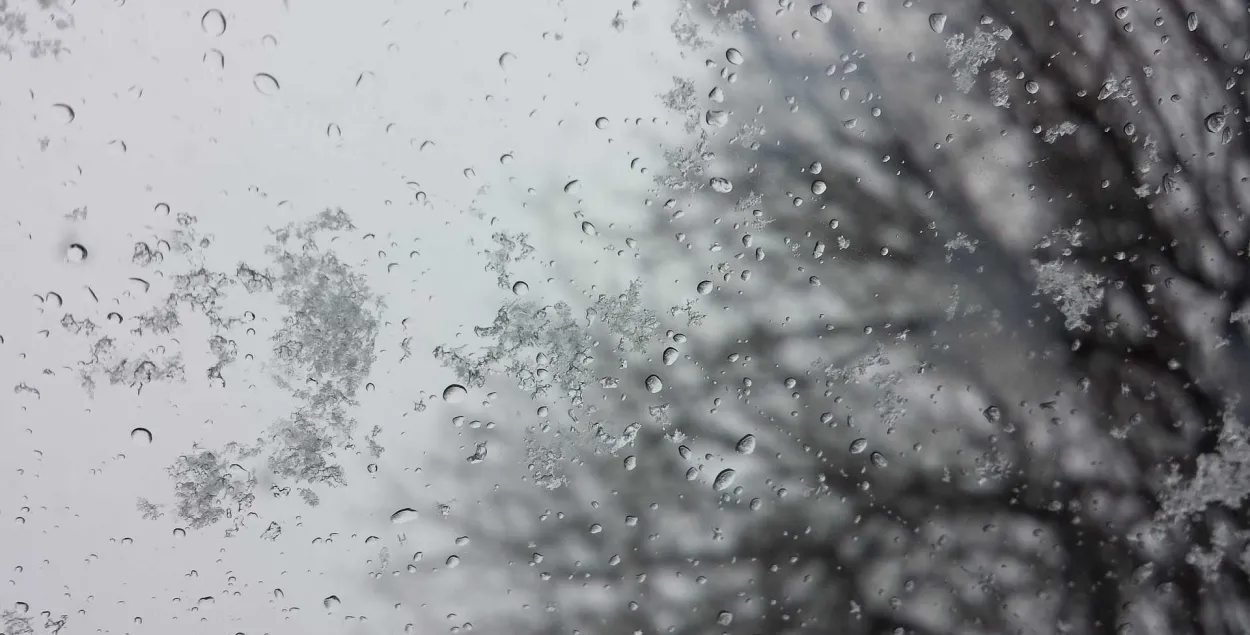Мокры снег сіноптыкі абяцаюць днём па паўночнай частцы краіны