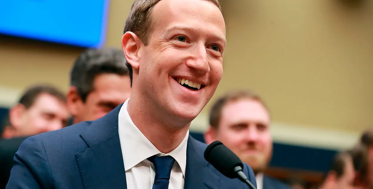 Марк Цукерберг потерял 7 млрд долларов из-за сбоя в Facebook