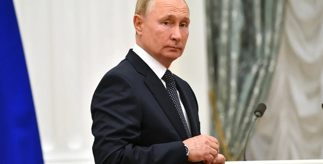 Путин ушел на самоизоляцию — его приближенные заболели коронавирусом