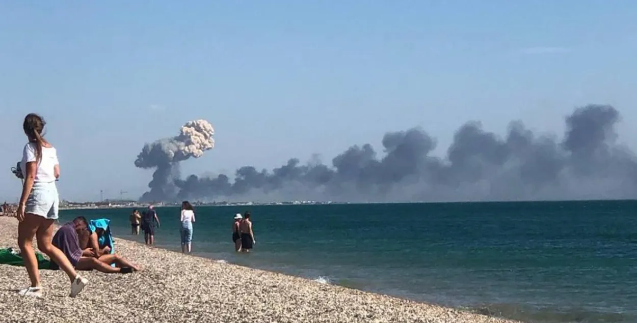 Ракета, диверсия или сигарета? Что известно о взрывах в Крыму