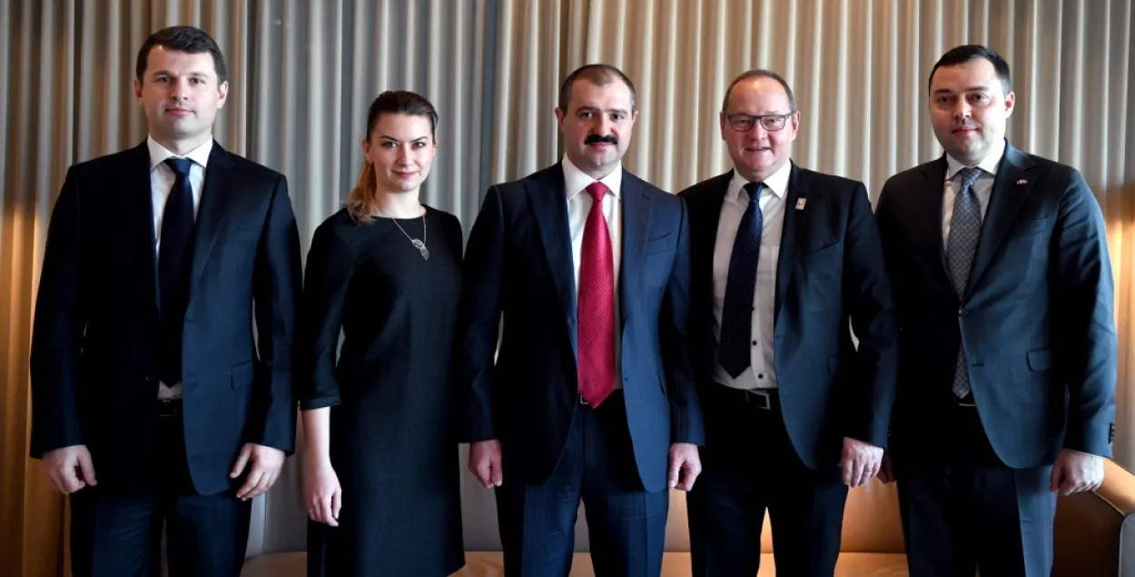 Виктор Лукашенко, слева от него Полина Головина, справа &mdash;&nbsp;Юрг Шталь / noc.by