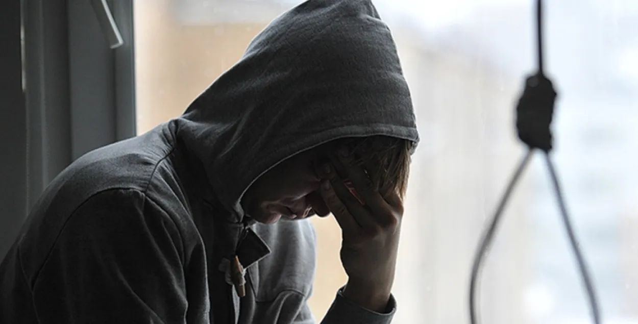 Чиновники определили, что нужно предпринять при риске суицида у подростка