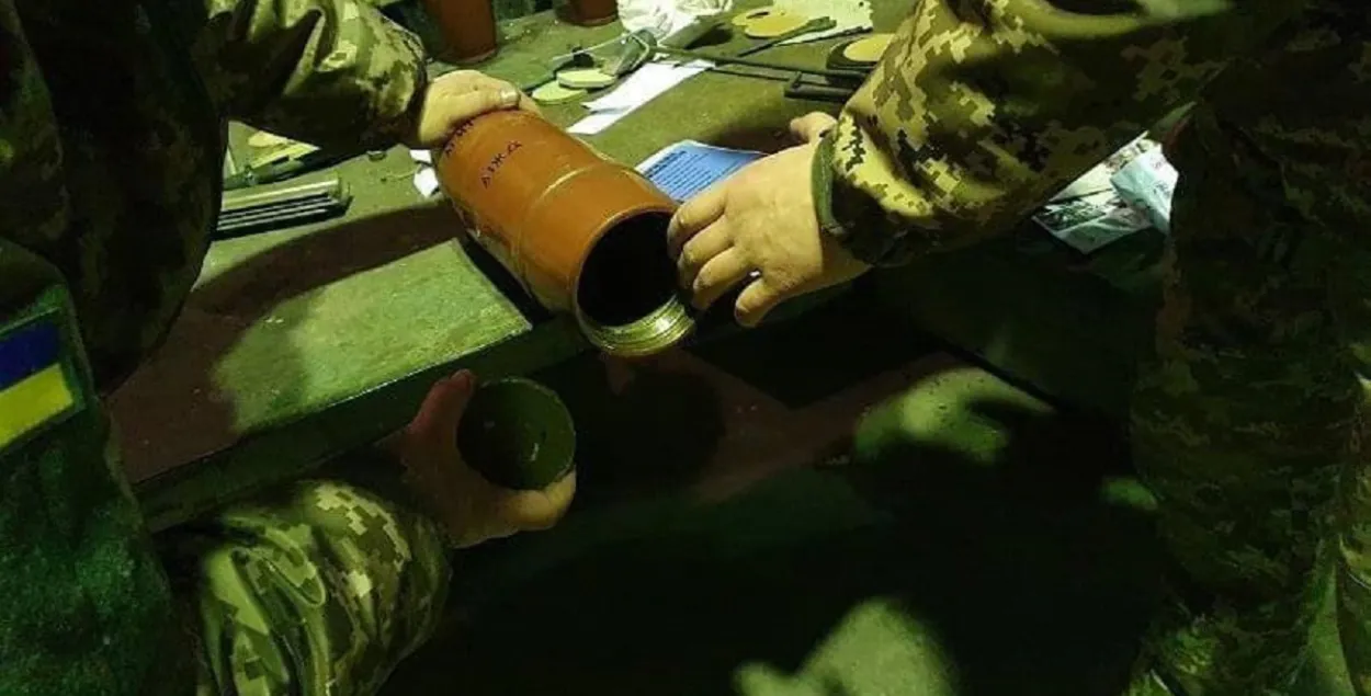 Украінскія артылерысты абстрэльваюць расіян агітацыйнымі лістоўкамі