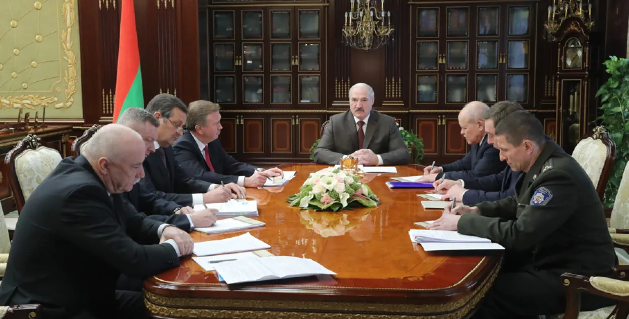 Лукашэнка праводзіць нараду аб перспектывах развіцця тэлекамунікацыйных паслуг