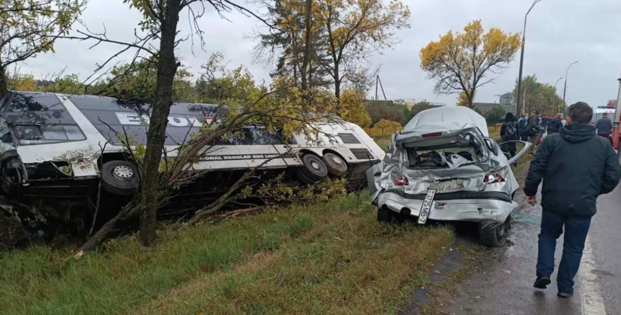 Возле Фаниполя в аварию попал автобус 