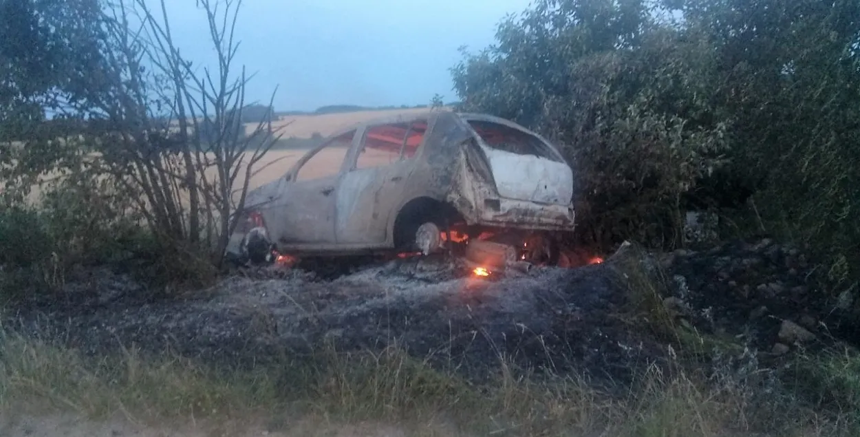 У Гродзенскім раёне п'яны 16-гадовы юнак скраў Renault і спаліў яго (фота)