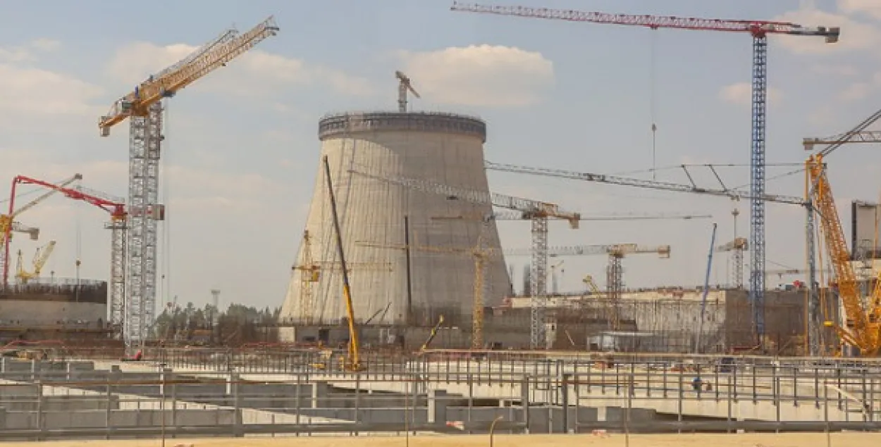 СМІ: На пляцоўцы будоўлі Астравецкай АЭС абрынуўся рэактар