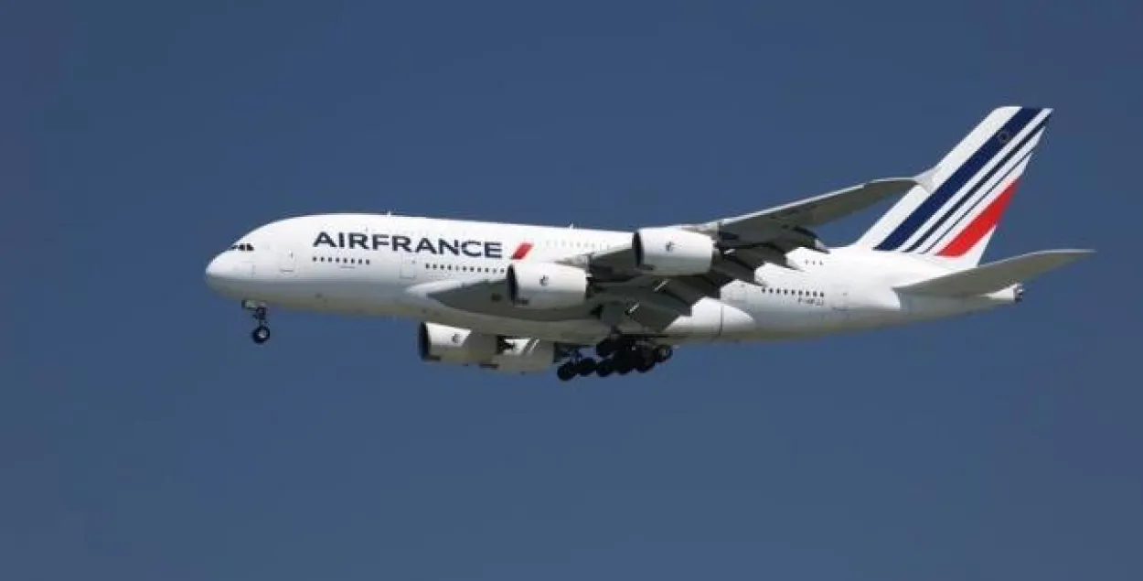 Два самалёты Air France змянілі курс з-за небяспекі тэрактаў
