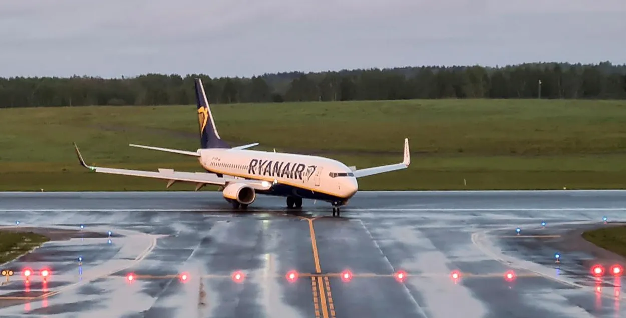 Самалёт Ryanair прыляцеў у Вільню пасля сямігадзіннага вымушанага прыпынку ў Мінску / Reuters​