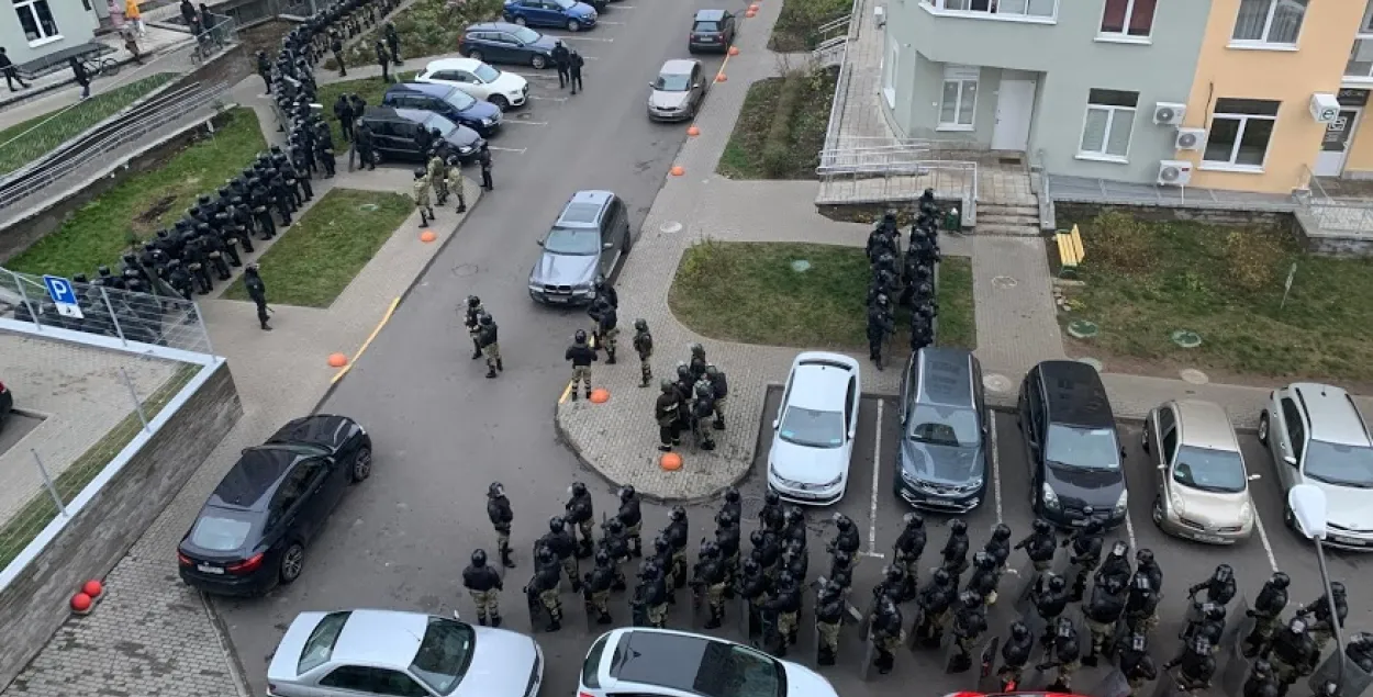 Силовики в минском дворе / Еврорадио​