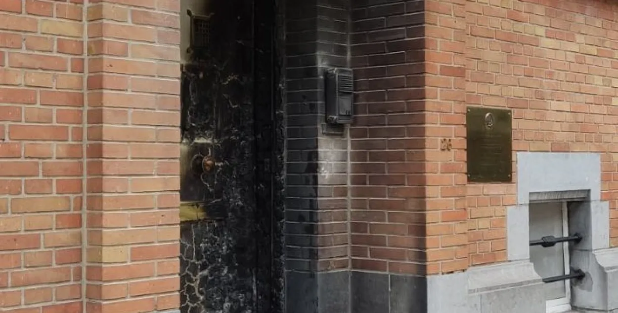 Дверь&nbsp;в белорусском посольстве в Брюсселе