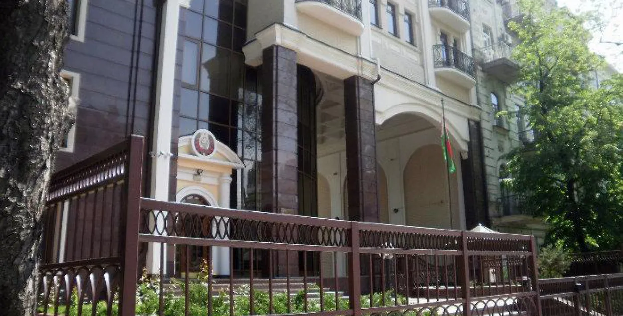 Беларусь патрабуе расследаваць "хуліганскую акцыю" каля амбасады ў Кіеве 