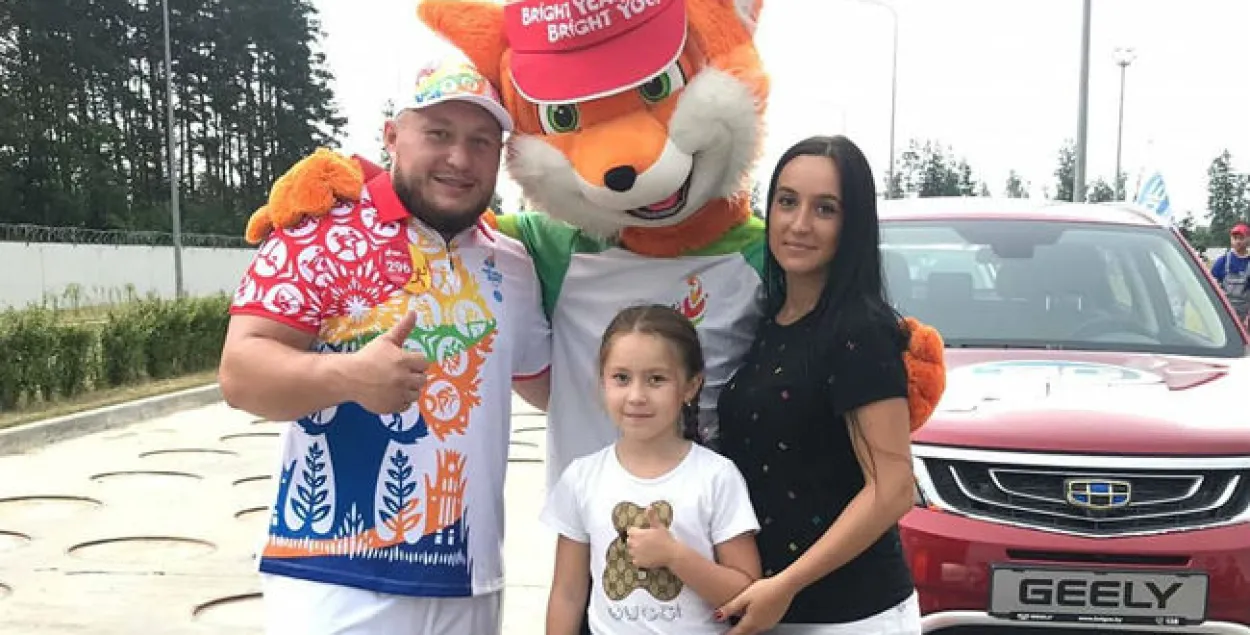 Спортсмен с женой Ольгой и дочерью Дарьей / Instagram Андрея Арямнова​
