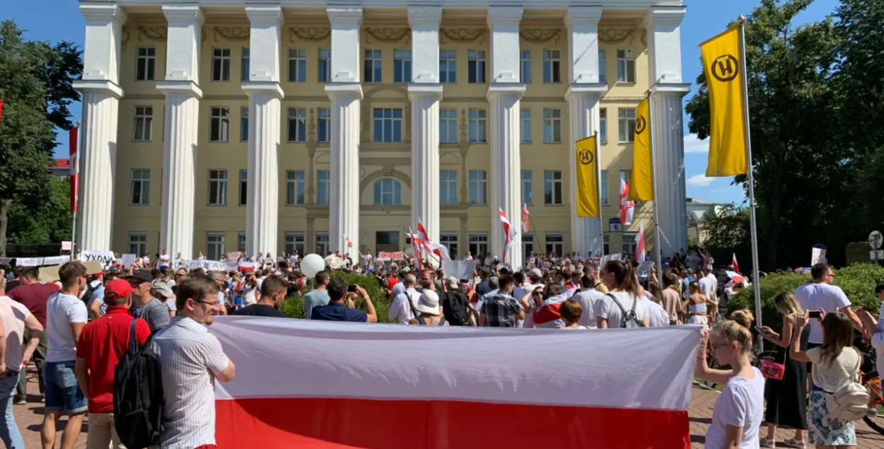 Законопроекта "о запрете БЧБ-флага" в парламенте пока нет — депутат