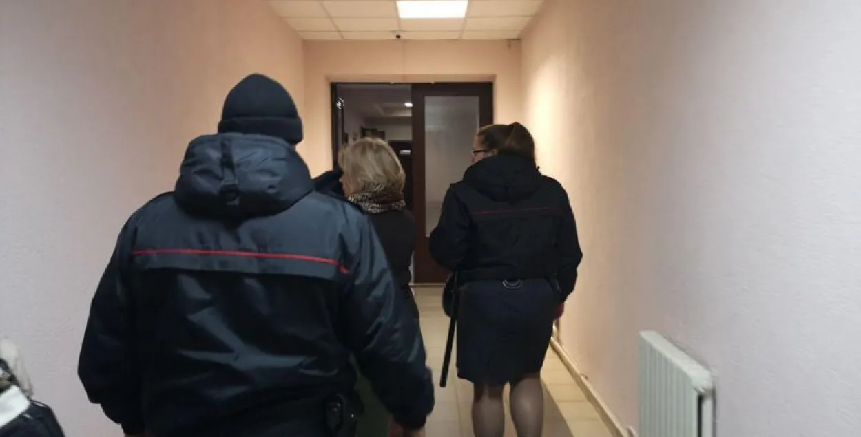 Елену Толстую из суда вывели милиционеры. Она объявила голодовку / spring96.org​