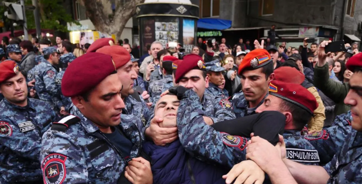 У Арменіі працягваюцца пратэсты: каля 70 чалавек затрыманыя ў суботу