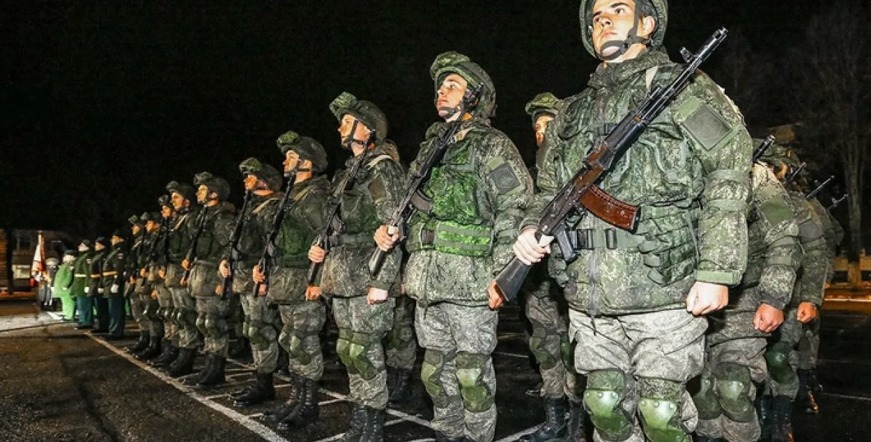 В Пскове белорусов вербуют в российскую армию. Это законно?