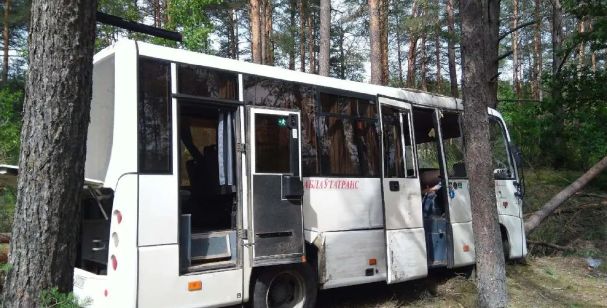 ДТП под Воложином: водитель рейсового автобуса умер за рулём, трое пострадавших