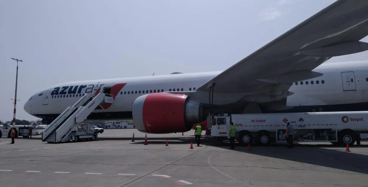 Борт AZUR Air, который забрал белорусов из аэропорта Лимы