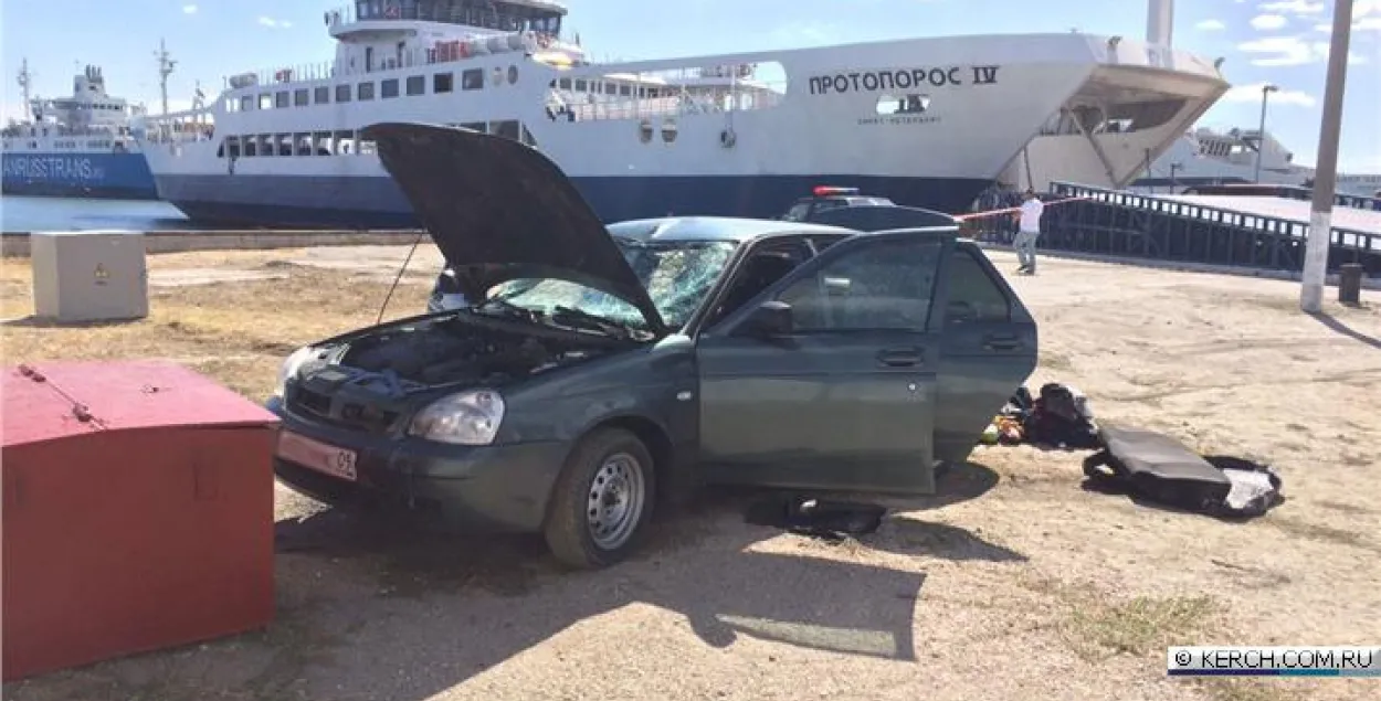 Водитель поспешил в Крым, и его Lada Priora упала с парома в море (видео) |  Новости Беларуси | euroradio.fm