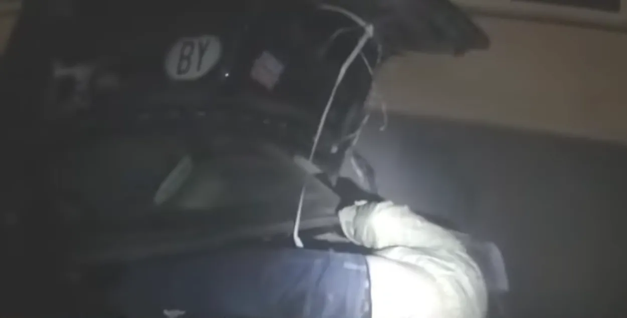 В багажнике нашли женщину / Скриншот с видео брестской милиции
