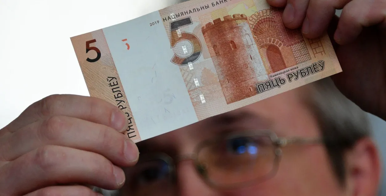 Банкаматы ВТБ-банка выдадуць па "небеларускіх" картках "МІР" толькі 5 рублёў