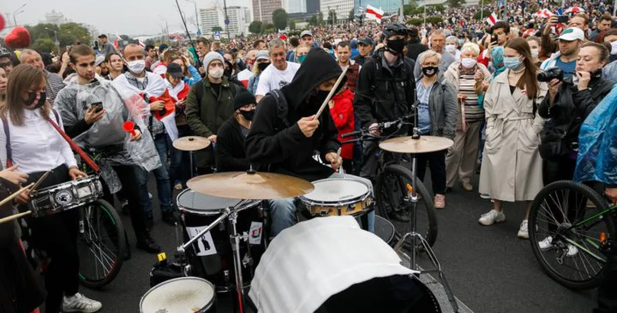После дворового концерта в Минске снова задержали музыкантов