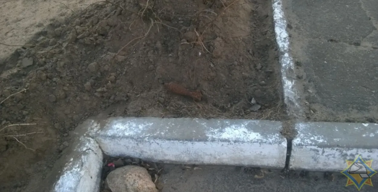У дзіцячым садку ў Баранавічах знайшлі міну часоў вайны (фота, відэа)