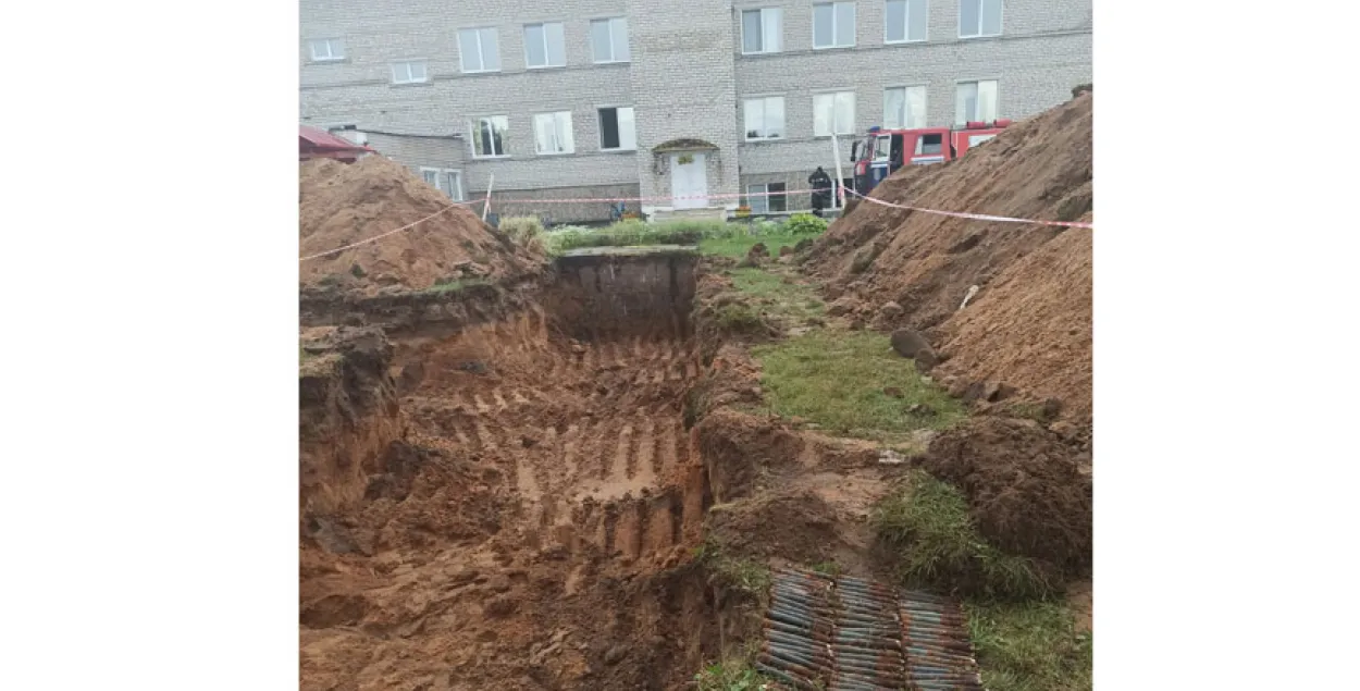 Во дворе школы под Барановичами нашли 80 снарядов времен войны​