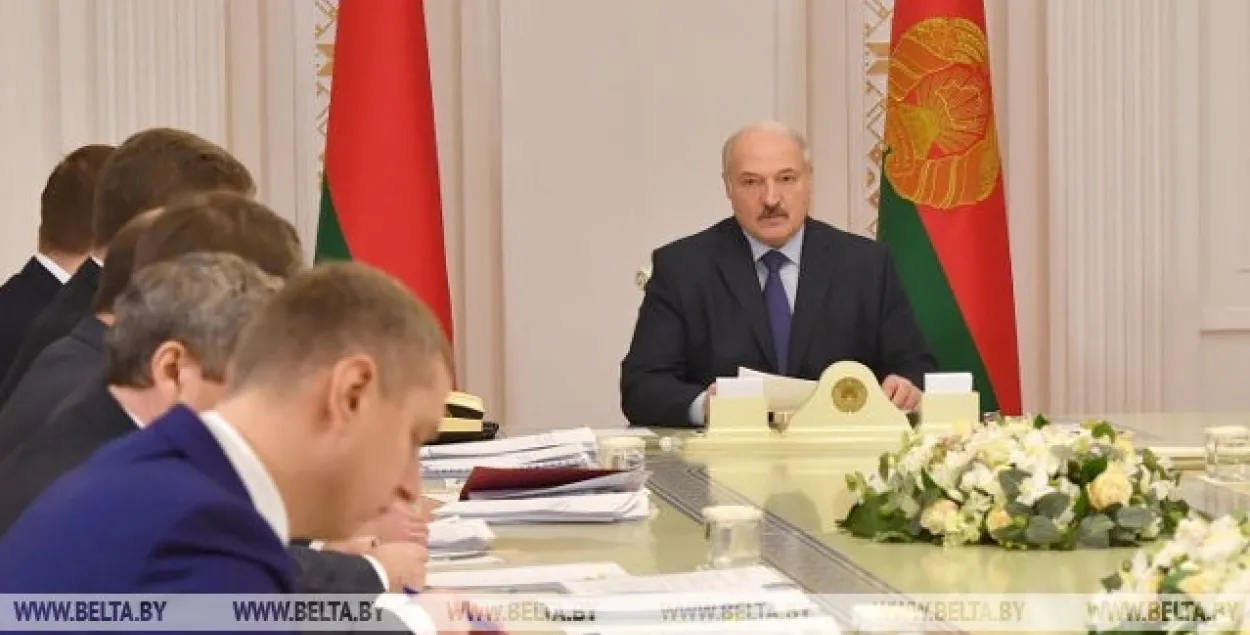 Лукашэнка: "Хопіць мне ўносіць прапановы па дзесяць разоў"