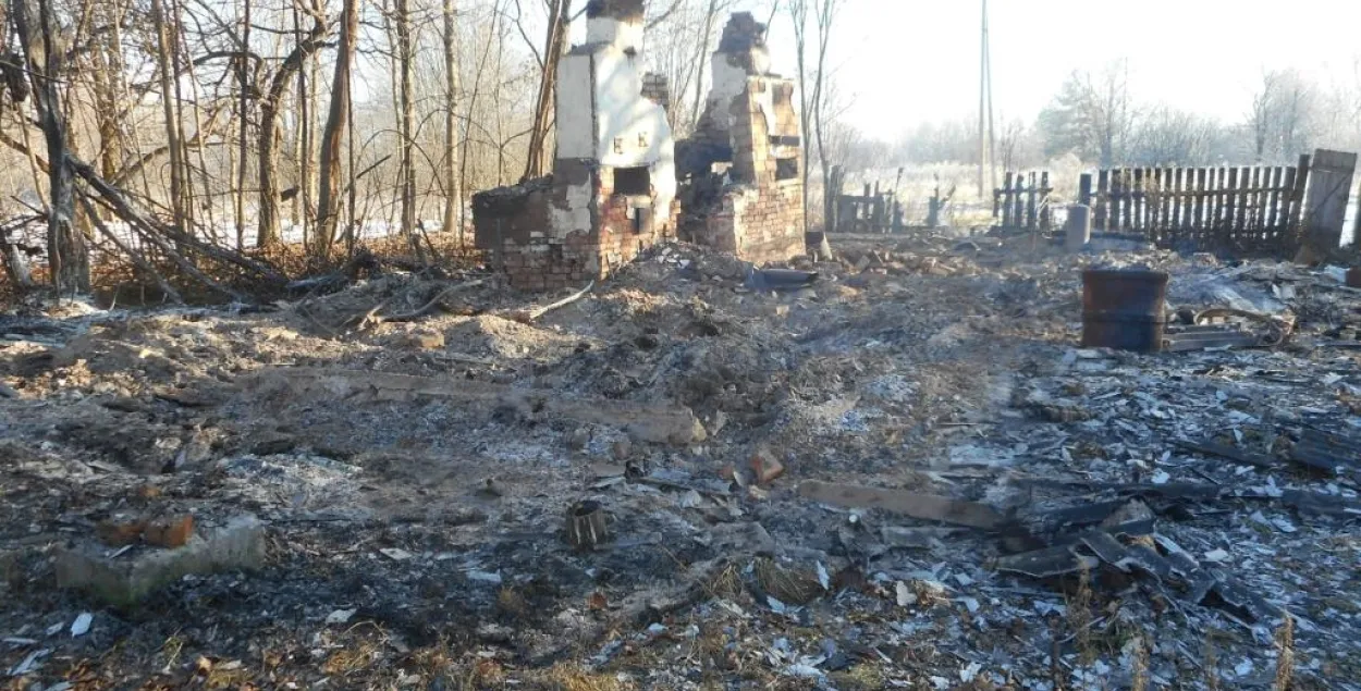 У Бялыніцкім раёне мужчына самавольна заняў пусты дом і загінуў на пажары