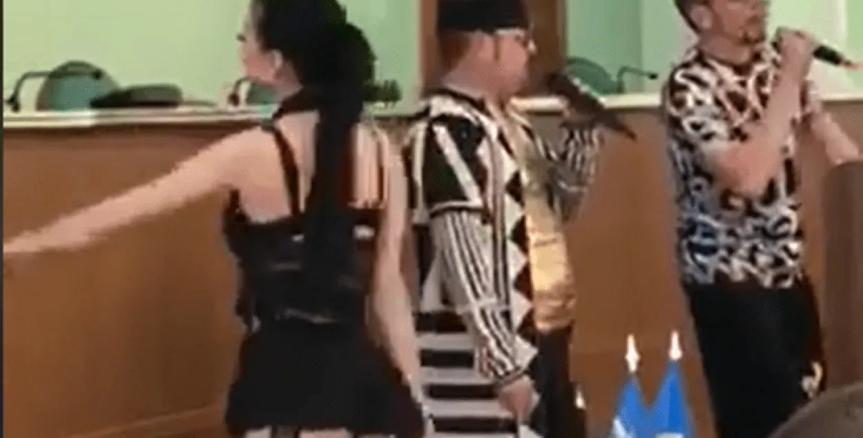 Ва Украіне пасля святкавання з напаўаголенымі танцоркамі звальняюць чыноўнікаў
