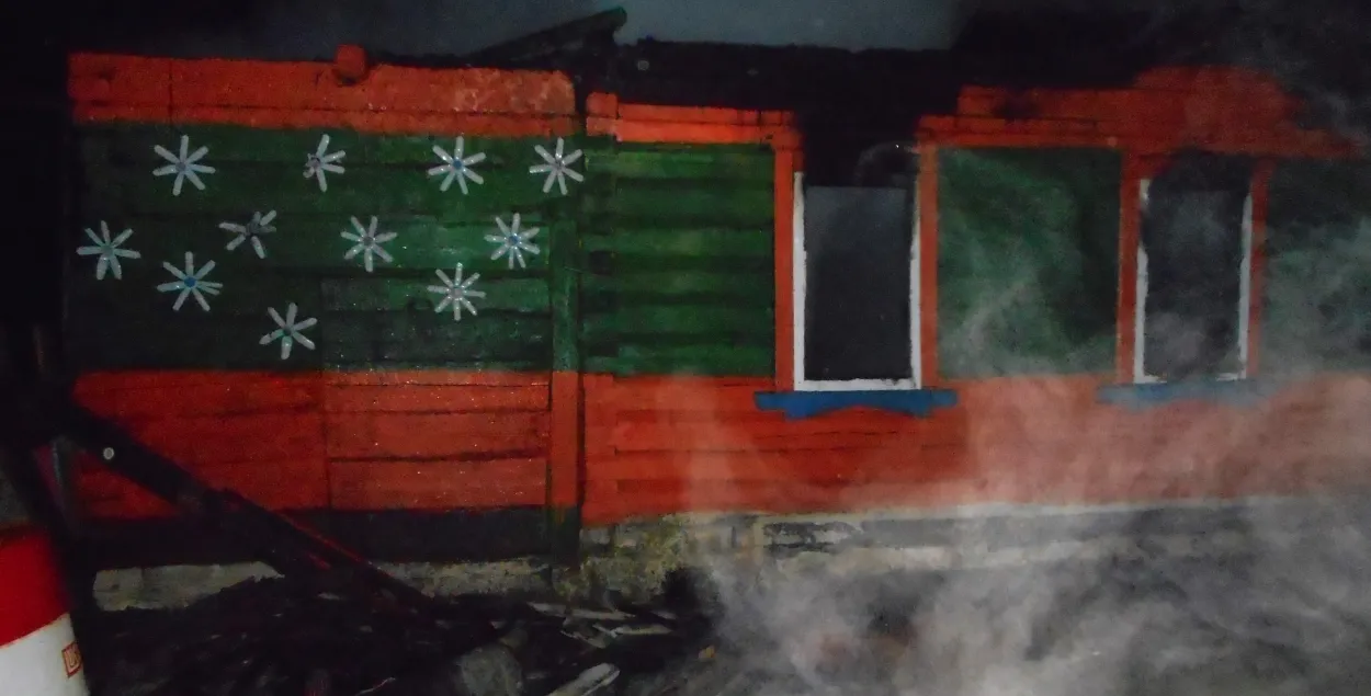 У Бялыніцкім раёне жанчыну падчас пажару ў доме ўратавалі аднавяскоўцы