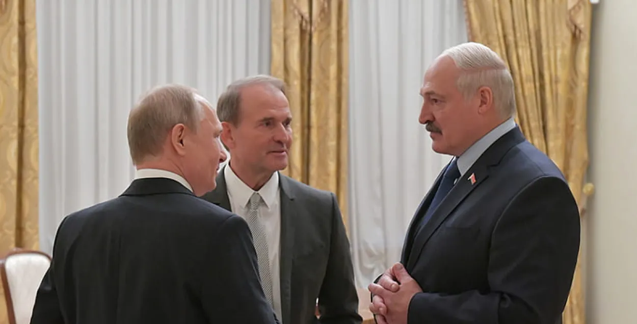 Что связывает “кума Путина” Медведчука и бизнесменов, близких к Лукашенко
