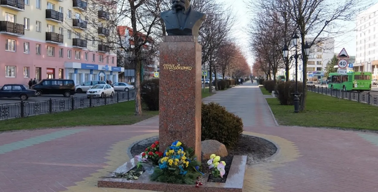Памятник Тарасу Шевченко в Бресте​ / foto-planeta.com