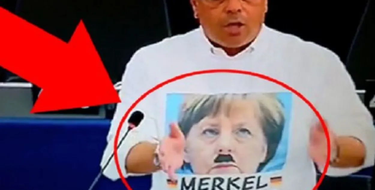 Еўрадэпутата аштрафавалі за футболку з Меркель у вобразе Гітлера
