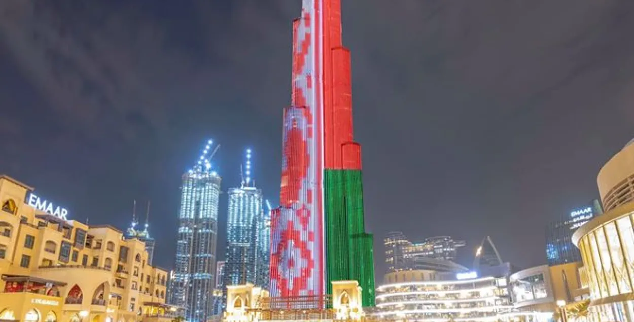 Самое высокое здание в мире подсветили в цвета белорусского флага