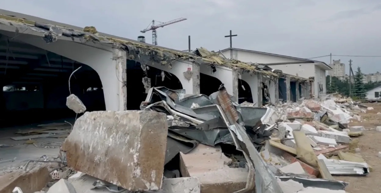 Разрушено здание церкви "Новая жизнь" / кадр из видеообращения Вячеслава Гончаренко
